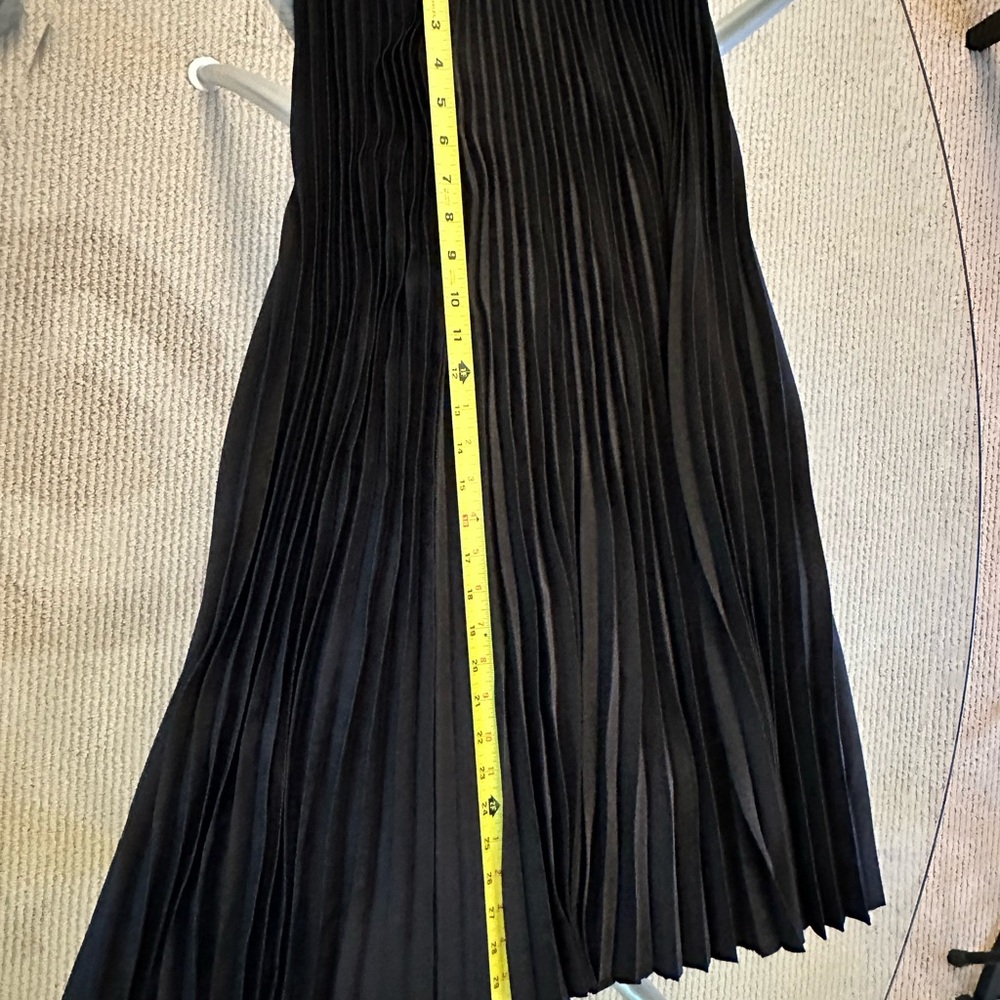 Isnana (Korean brand) Black Skirt